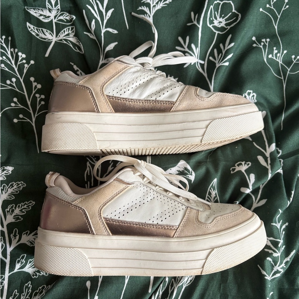 🩵 2 for $30 🩵 Le Tigre Sportif Cream and Rose Gold Casual Sneakers - Picture 2 of 5